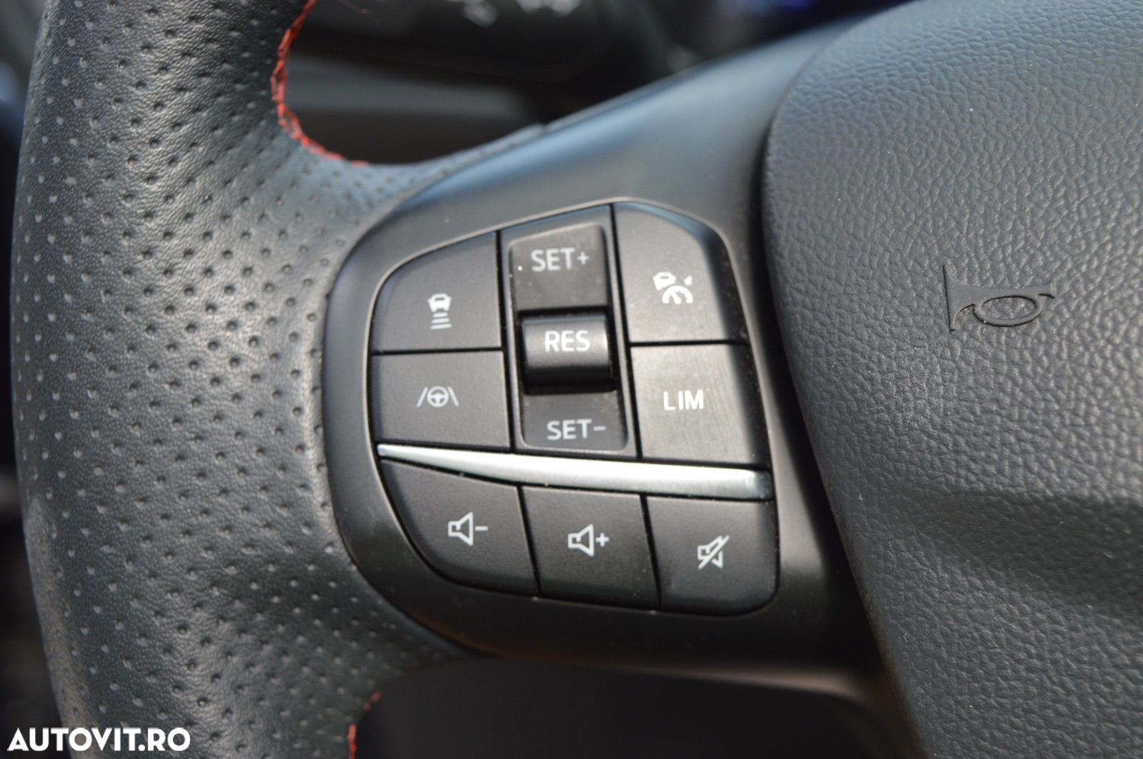 Ford Kuga 2.5 Duratec PHEV ST-LINE X - 36