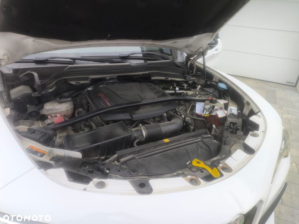 Alfa Romeo Stelvio 2.0 Turbo B-Tech Edition Q4 - 25