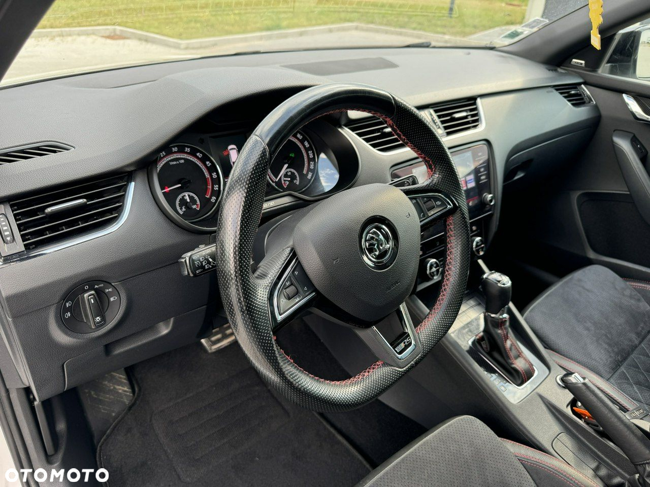 Skoda Octavia Combi 2.0 TDI DSG RS - 19