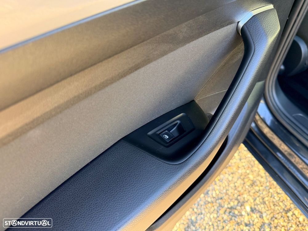 VW Passat Variant 2.0 TDi Business DSG - 37