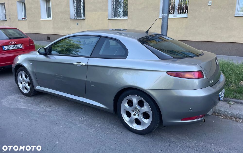 Alfa Romeo GT 1.9JTD 16V Distinctive - 2