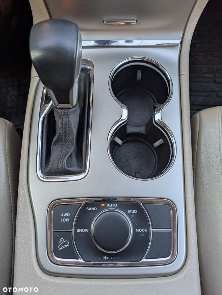 Jeep Grand Cherokee - 15