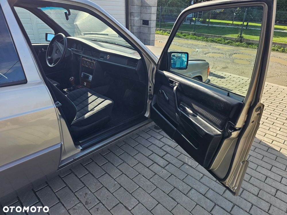 Mercedes-Benz W201 (190) - 27