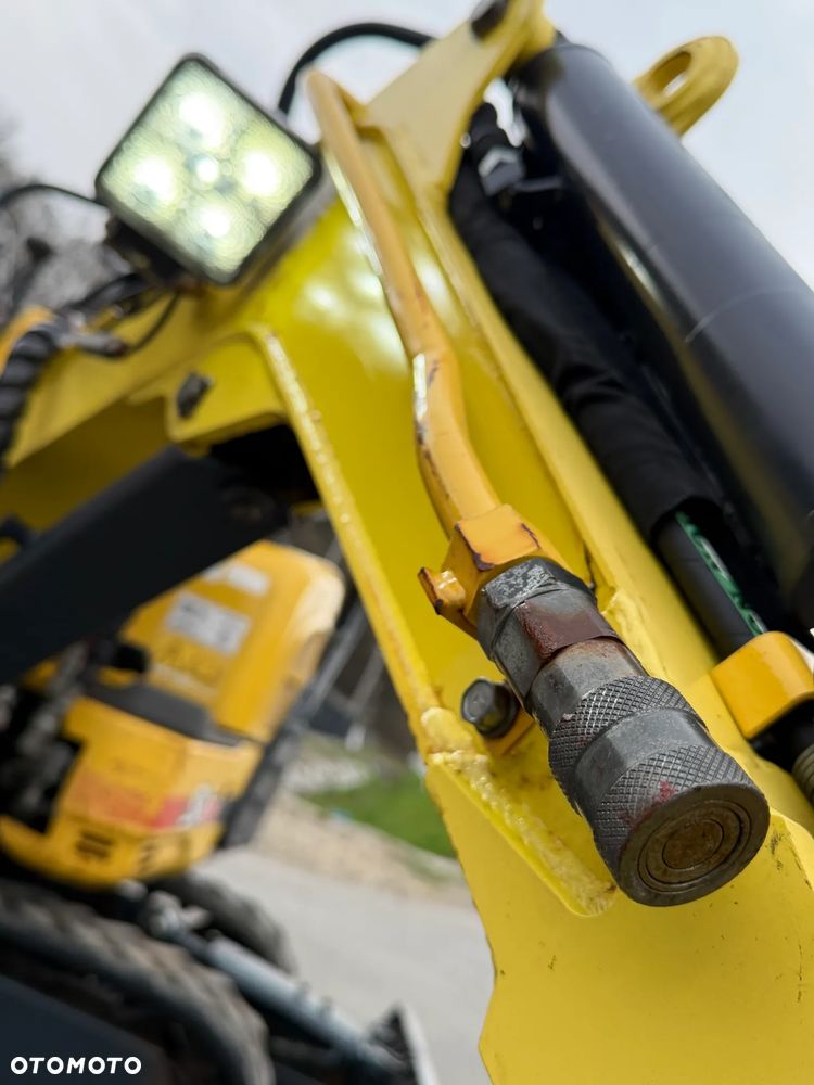 Yanmar SV08-1AS Japońska Minikoparka Koparka 1,1 tony. Maszyna jak Nowa. 2017rok. Pochodzi z Norweskiego Gospodarstwa Ogrodniczego! 2 łyżki. Rozsuwane Podwozie. Dokumentacja. Dodatkowe sekscje Hydrauliczne na młot lub wiertnice. Ani deka luzów czy wycieków. Szybkozłącze. Oryginalne łyżki Steelwrist! Skrętne ramię. OKAZJA Zadbana Maszyna! Bardzo oszczędny silnik Yanmar. Mocne pompy Hydrauliczne!! - 11