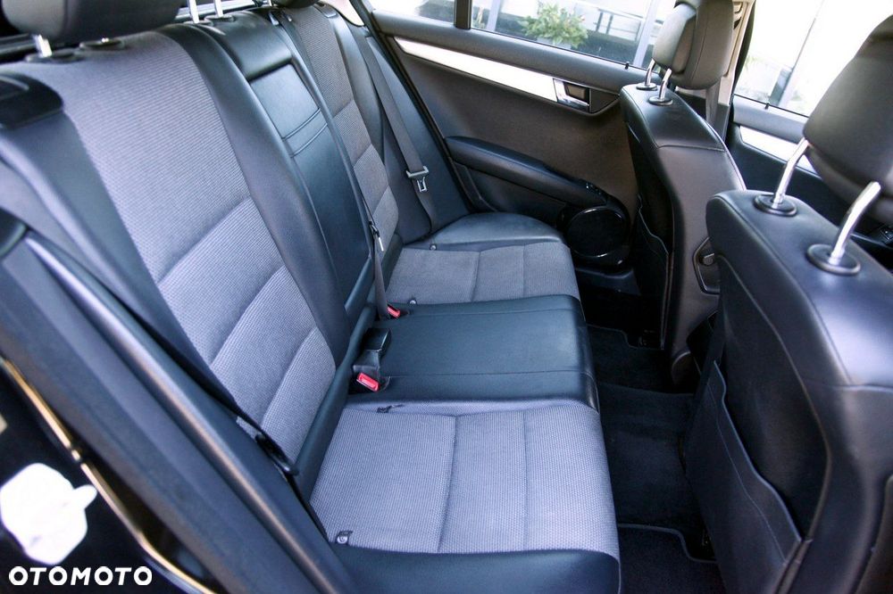 Mercedes-Benz Klasa C 200 7G-TRONIC Avantgarde Edition - 17
