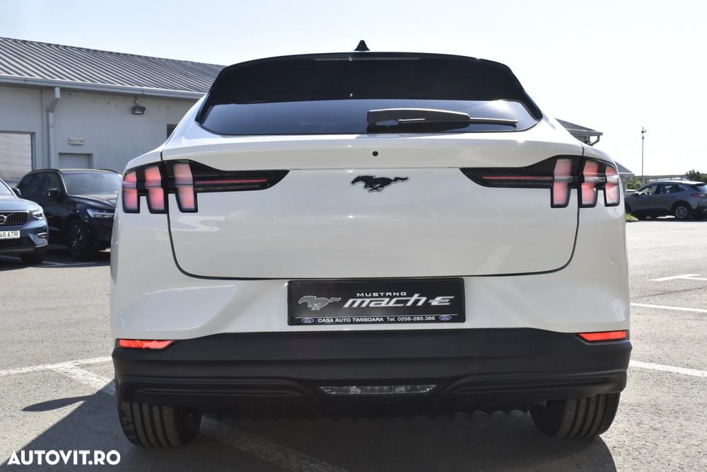 Ford Mustang Mach-E - 3