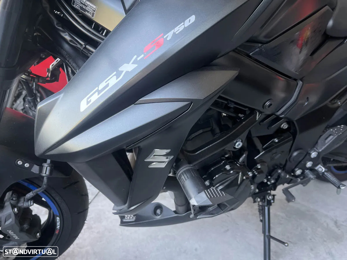 Suzuki GSX GSX 750 F - 10