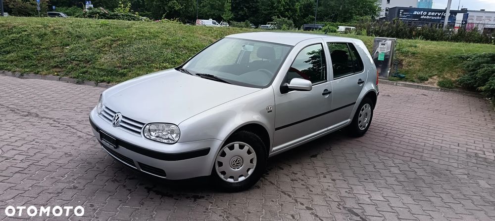 Volkswagen Golf - 1
