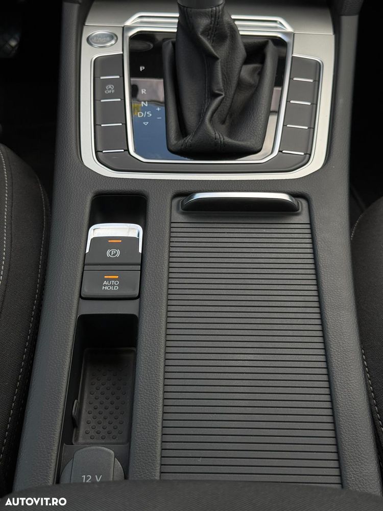 Volkswagen Passat 2.0 TDI SCR DSG Comfortline - 27