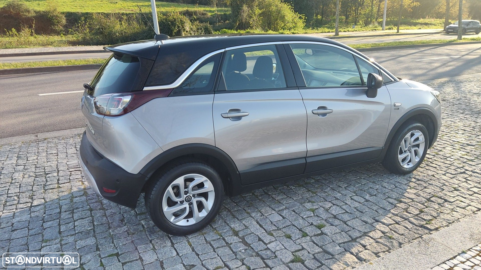 Opel Crossland X 1.2 T Innovation - 4