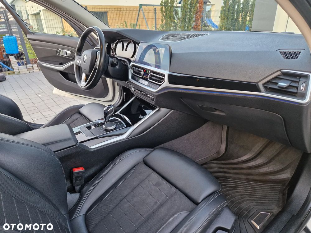 BMW Seria 3 318d Sport Line - 15