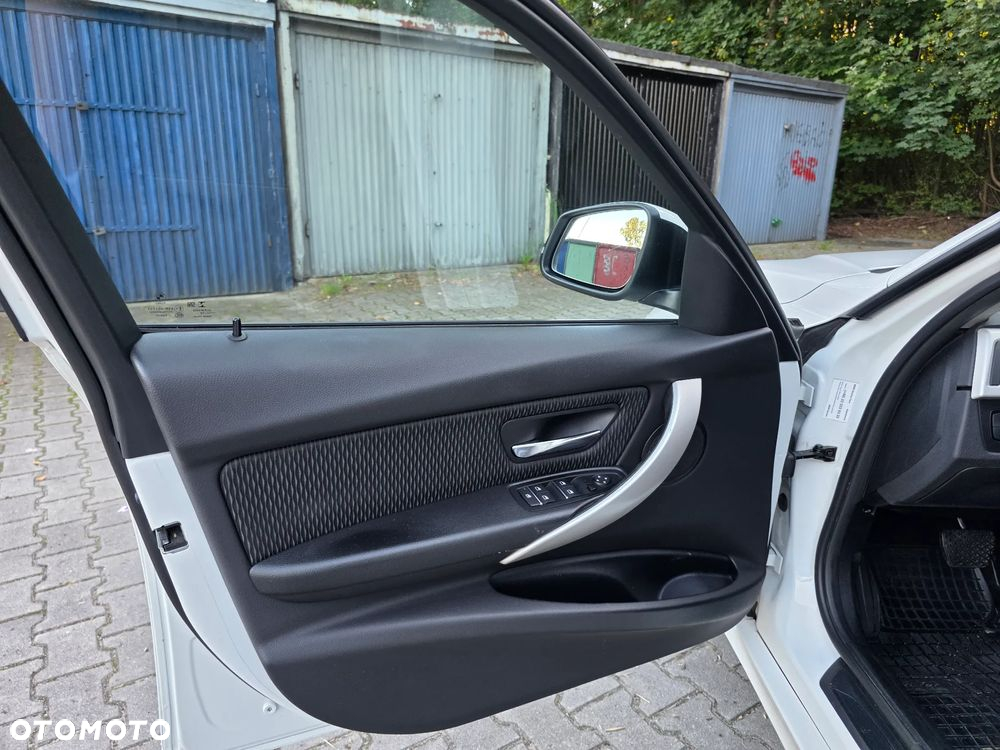 BMW Seria 3 318i Advantage - 12