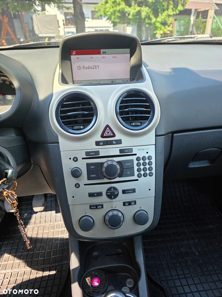 Opel Corsa 1.4 16V Cosmo - 7