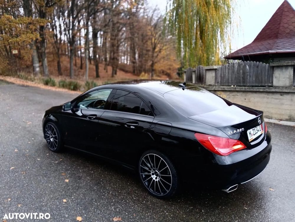 Mercedes-Benz CLA Shooting Brake 220 d 7G-DCT AMG Line - 12