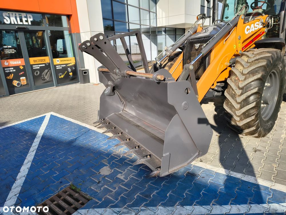 Case 695 SV 2023R - 14