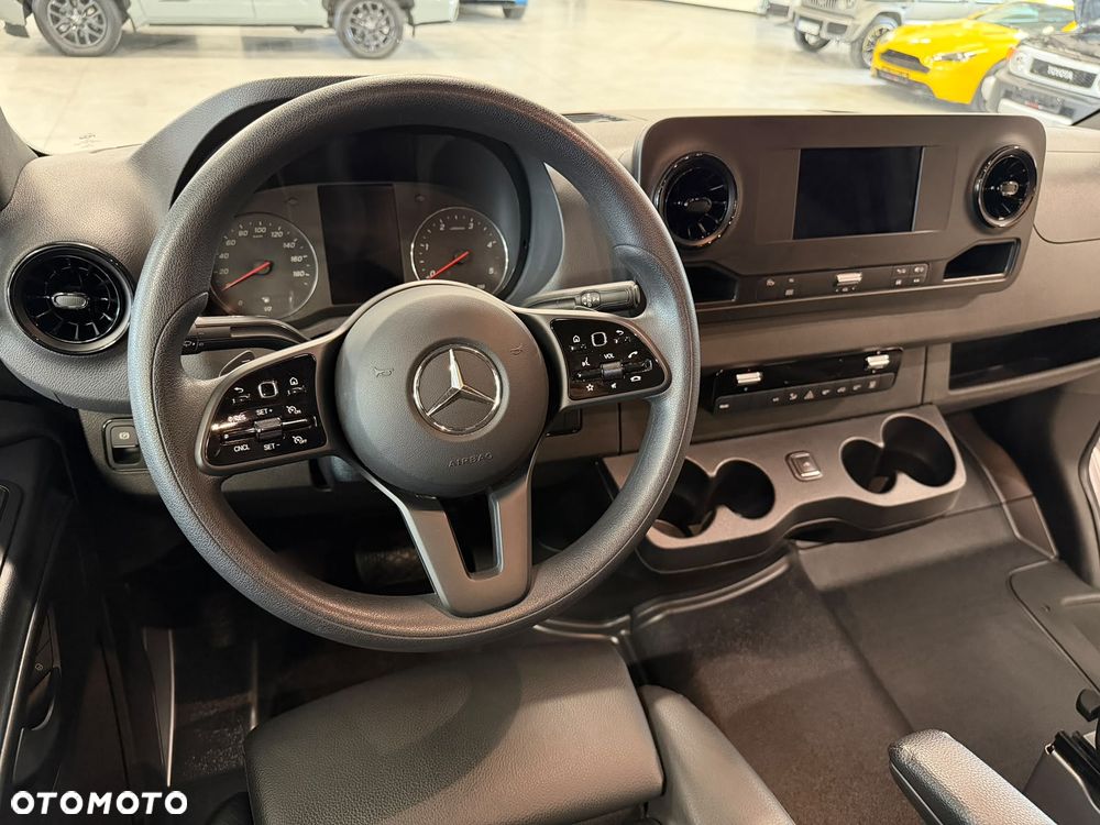 Mercedes-Benz Sprinter - 19