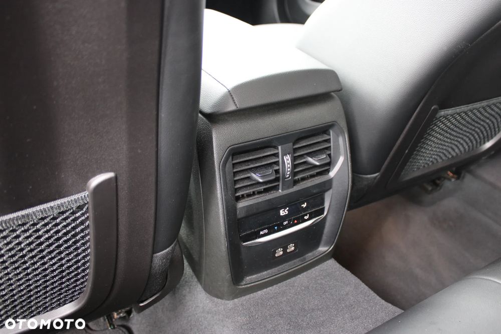 BMW Seria 3 330i xDrive M Sport sport - 29