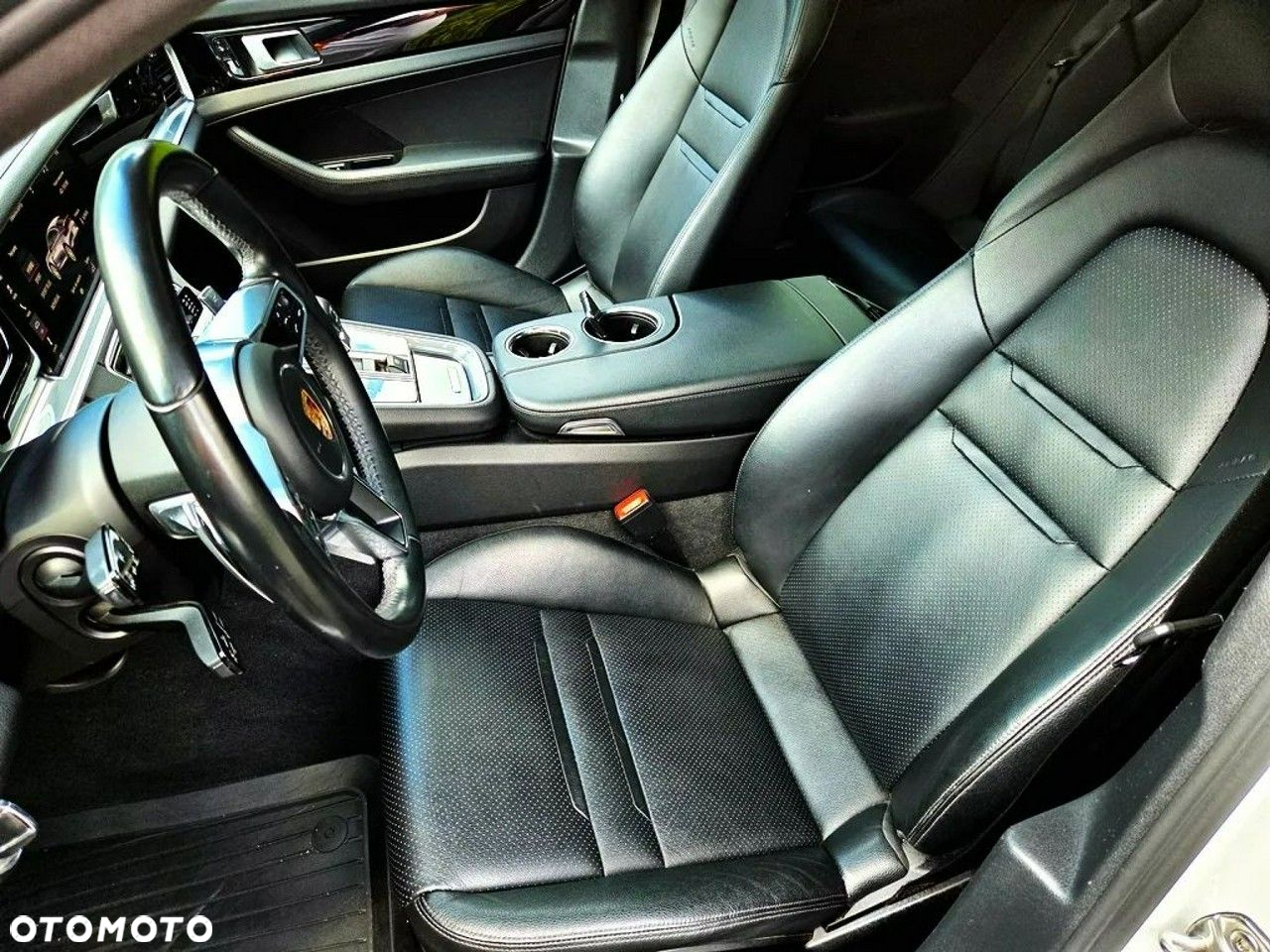 Porsche Panamera 4 Platinum Edition - 28