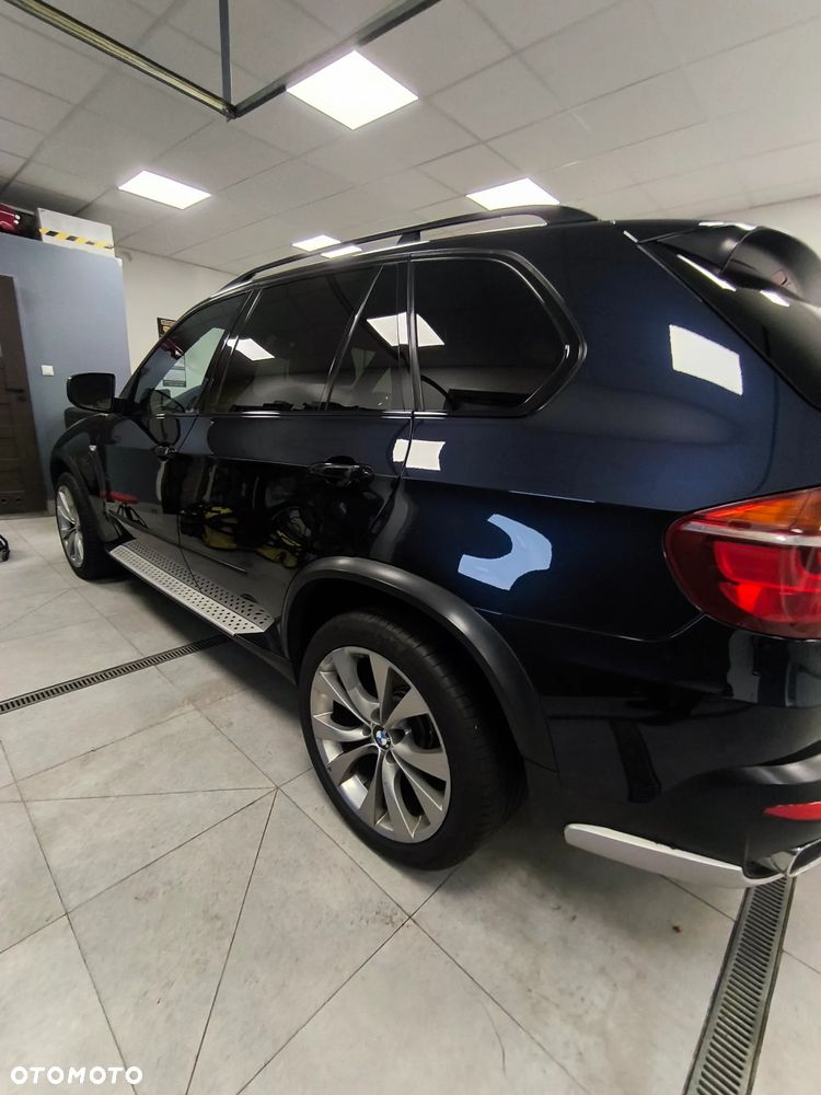 BMW X5 4.8i - 2