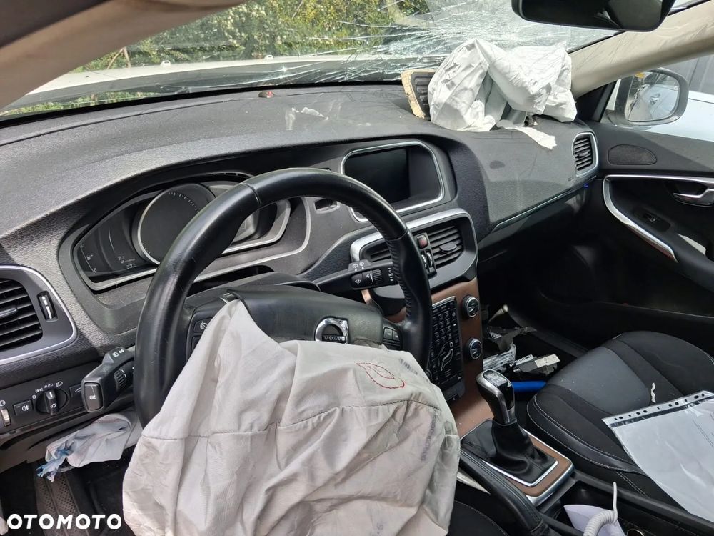 Volvo V40 D3 Drive-E SCR Momentum - 13
