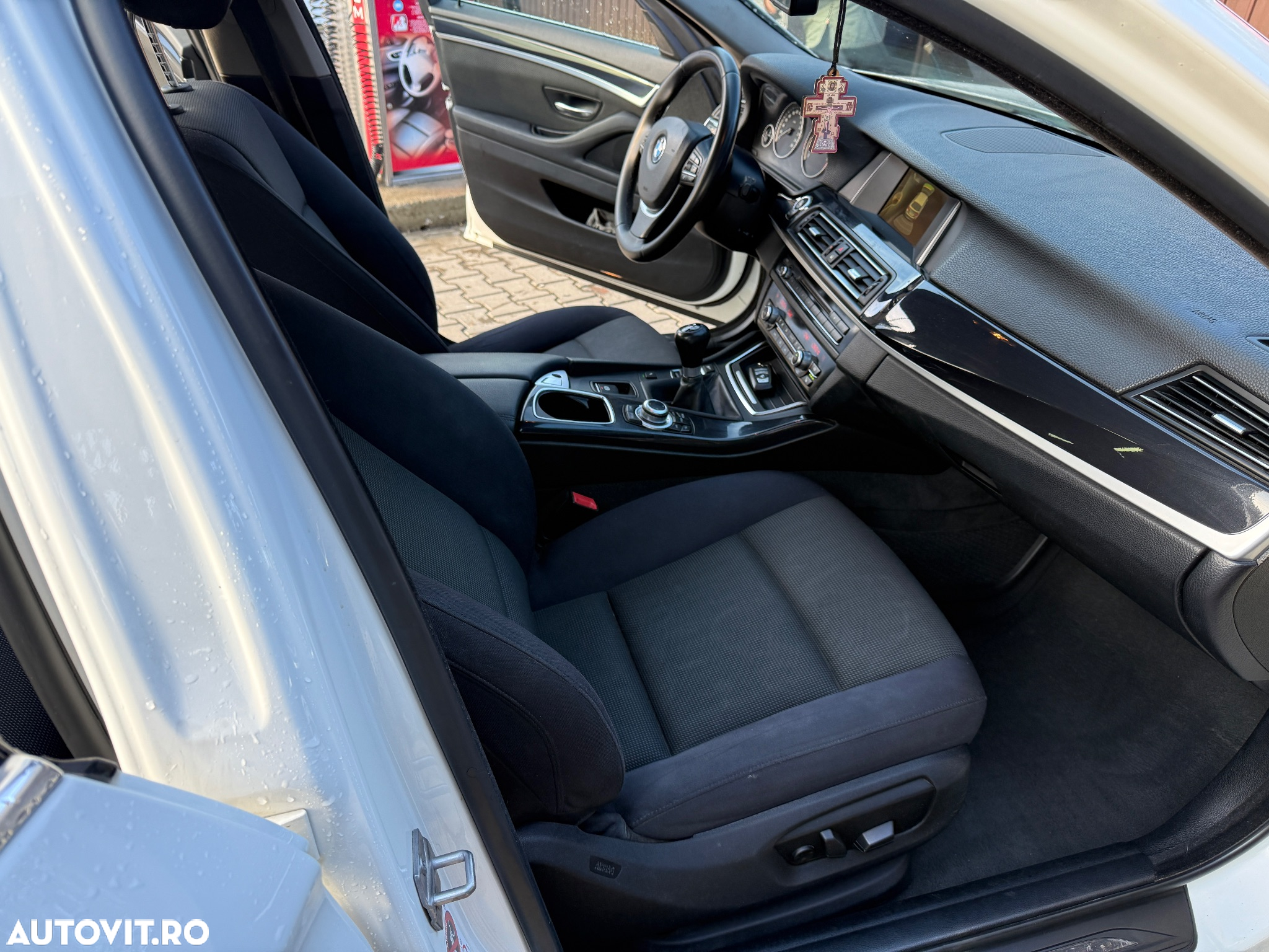BMW Seria 5 520d Touring Luxury Line - 10