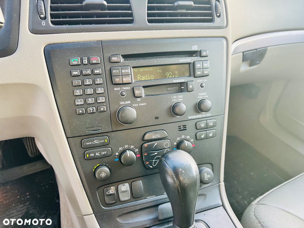 Volvo XC 70 AWD Momentum - 22