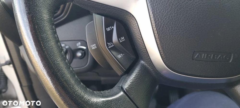 Ford Kuga - 28