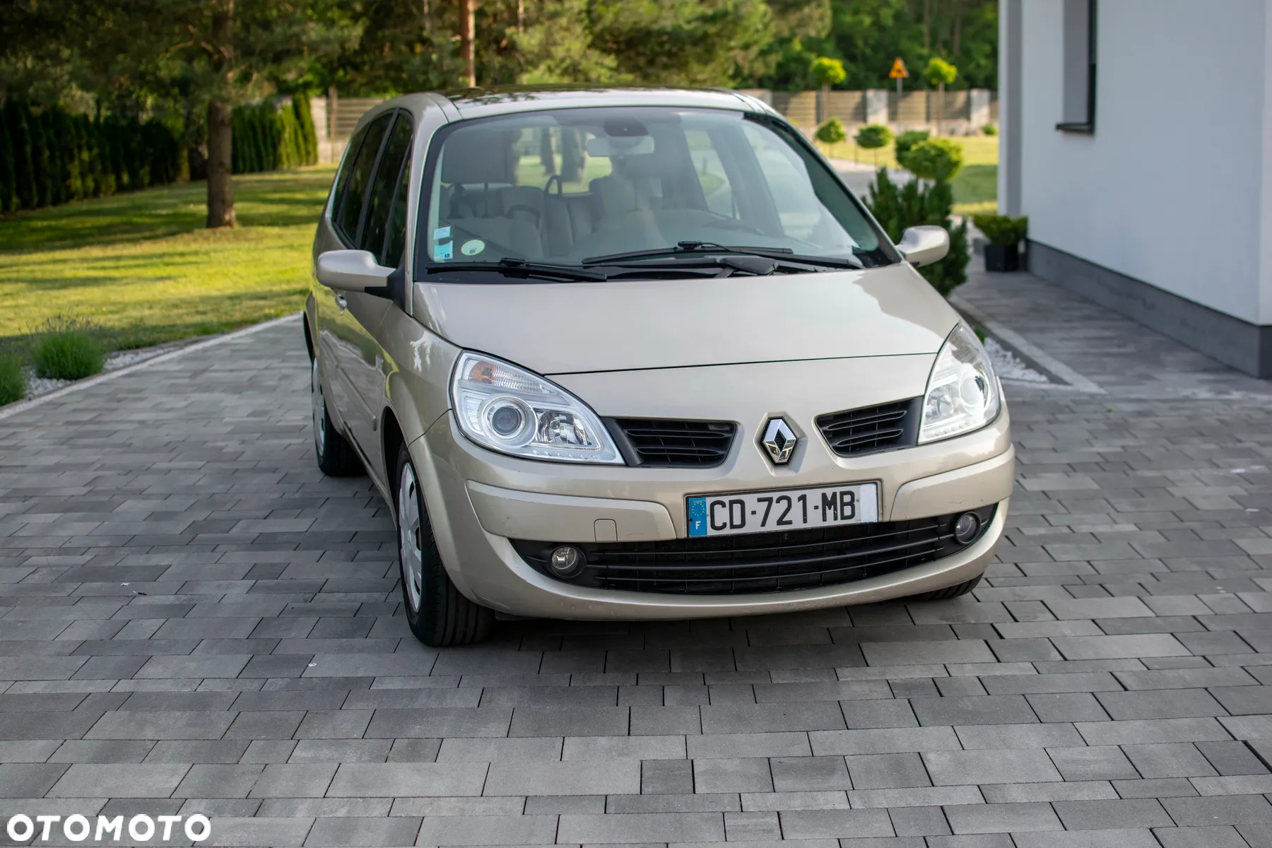 Renault Grand Scenic - 2