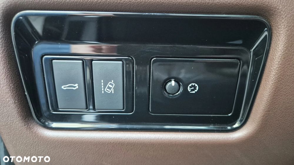 Jaguar XE 2.0 D Portfolio - 20