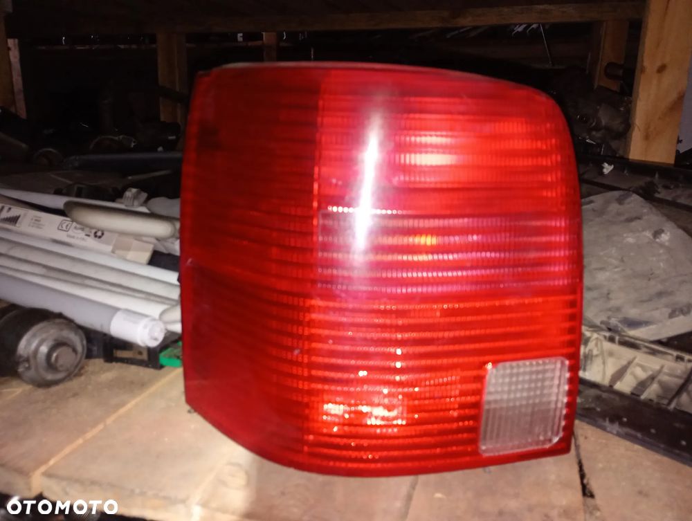 Volkswagen Passat B5 kombi 96-00 lampa tyl - 1