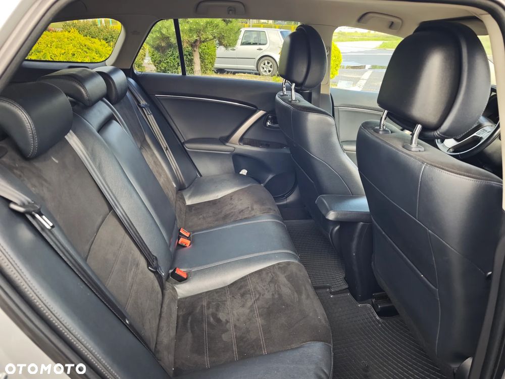 Toyota Avensis 2.0 Premium - 10