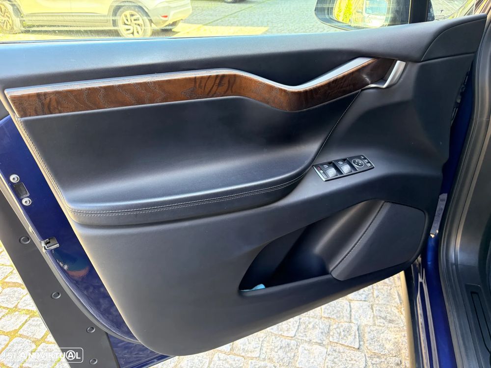 Tesla Model X P100D - 35