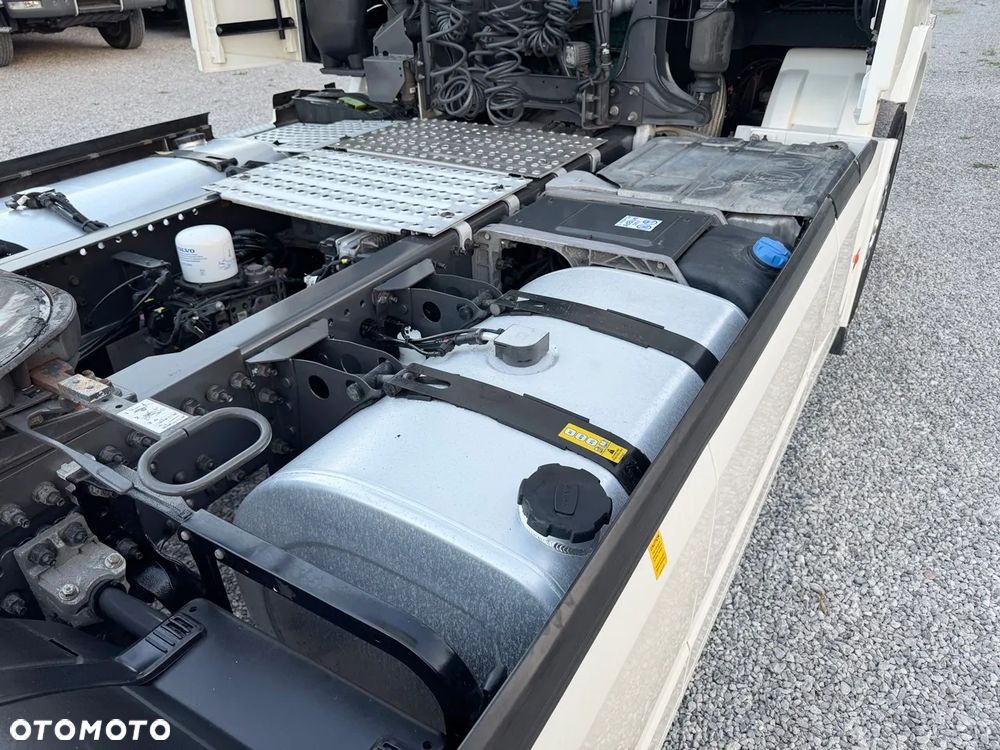 Volvo FH 500 / CAŁE NA PODUCHACH /TELEWIZOR/ACC /  KLIMA POSTOJOWA / XENON / NAVIGACJA / Z NIEMIEC - 21
