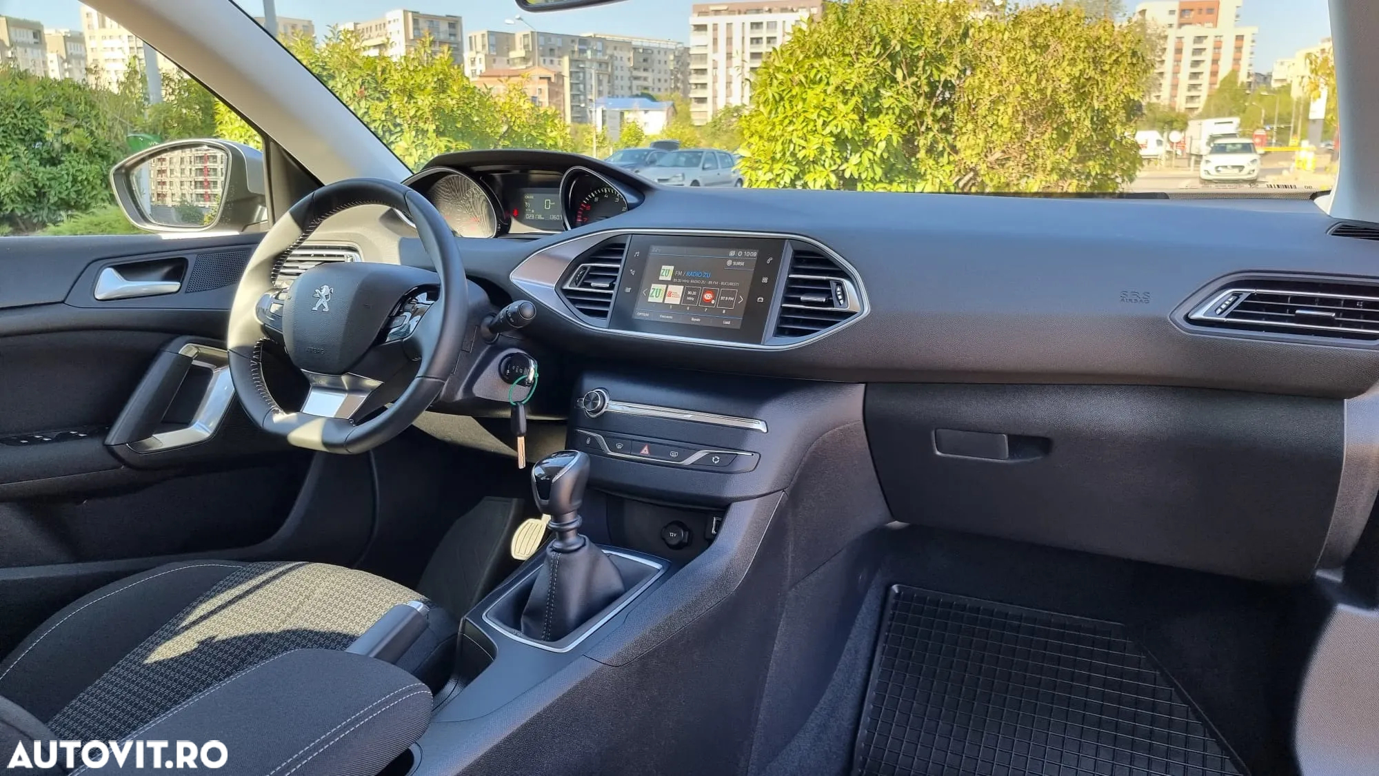 Peugeot 308 1.2 L PureTech Turbo S&S Allure - 18