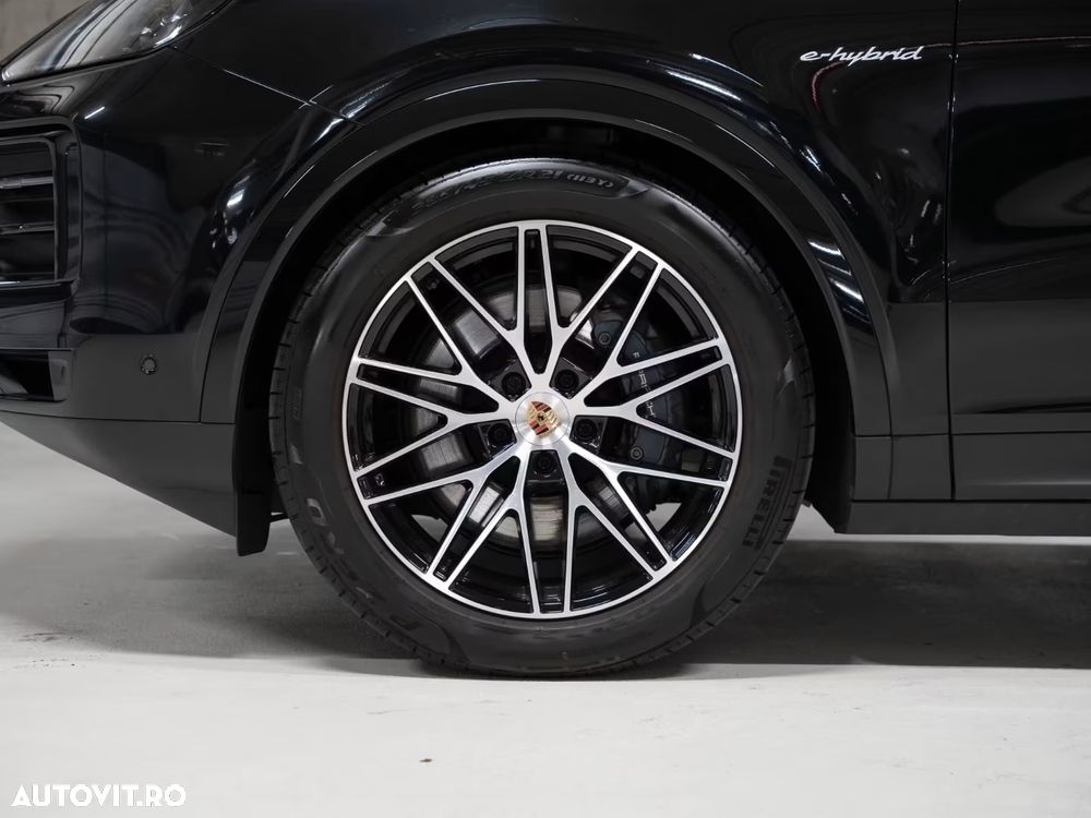 Porsche Cayenne Coupe E-Hybrid - 15