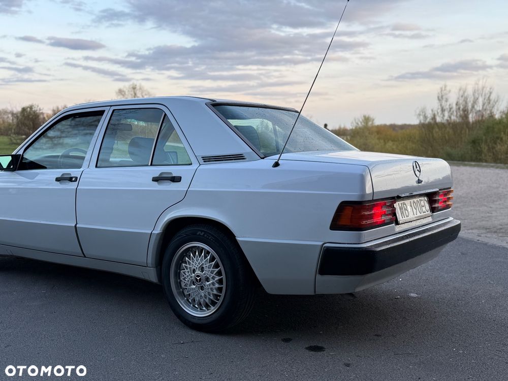 Mercedes-Benz W201 (190) - 13