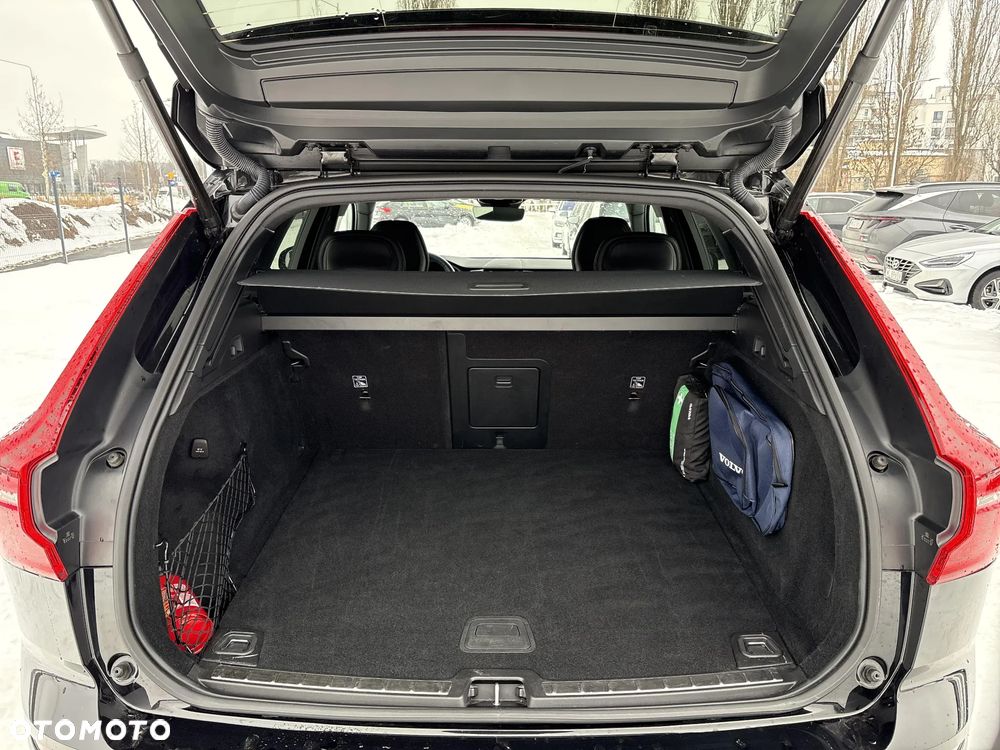Volvo XC 60 B4 B Plus Dark - 17