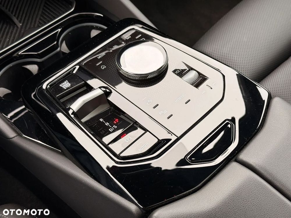 BMW Seria 5 520d xDrive mHEV - 17