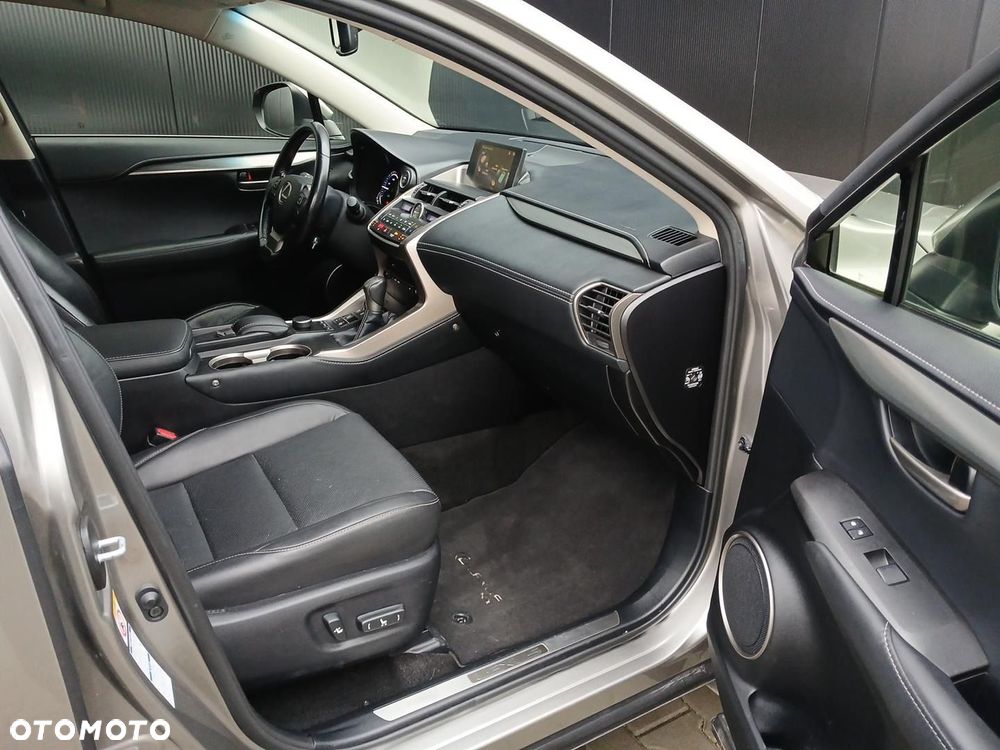 Lexus NX 300h Comfort AWD - 22