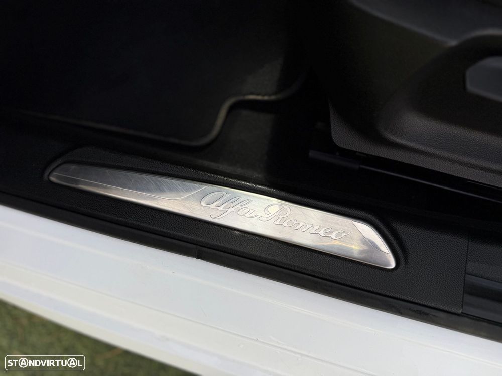 Alfa Romeo Giulia 2.2 D Super AT8 - 19