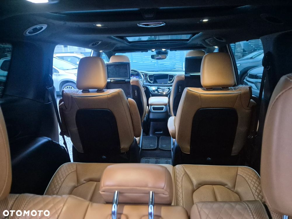 Chrysler Pacifica - 17