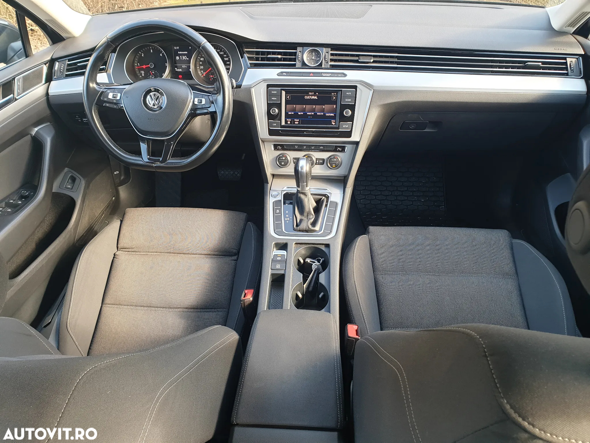 Volkswagen Passat 2.0 TDI DSG Comfortline - 18