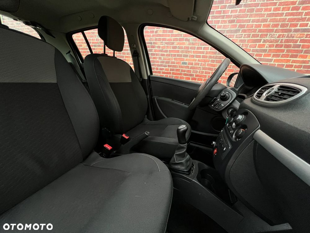 Renault Clio - 15