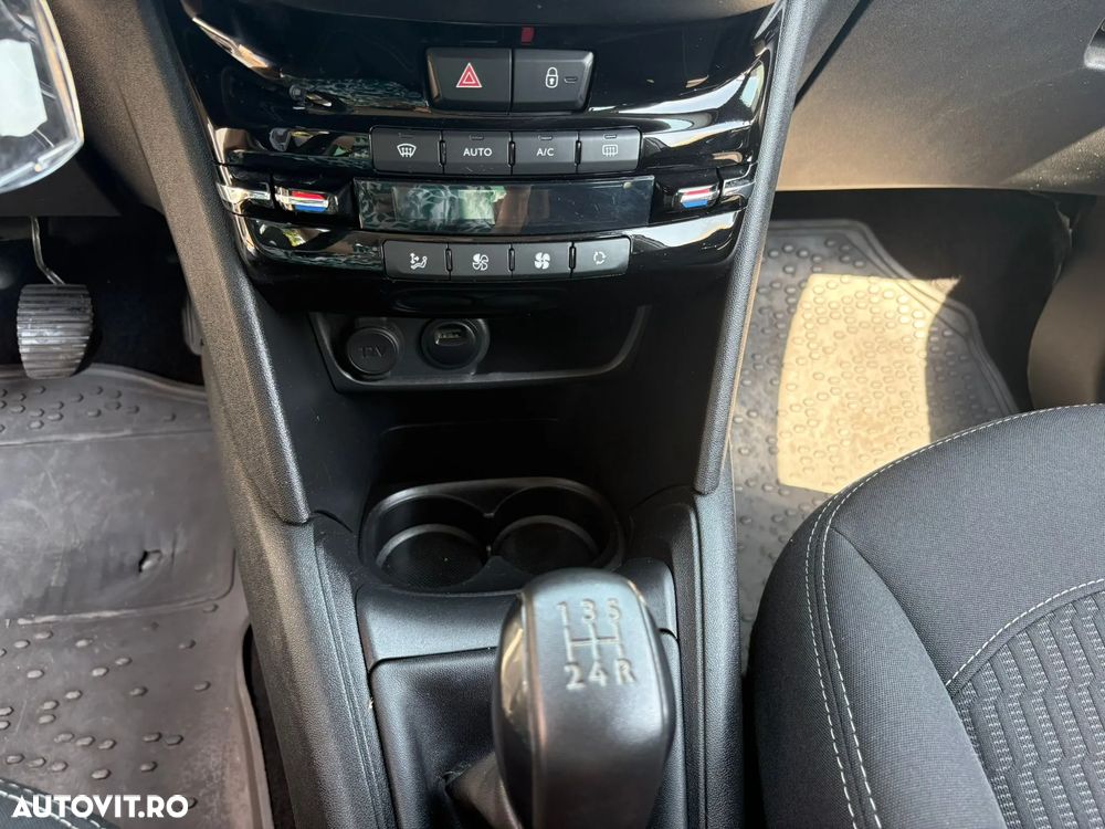 Peugeot 208 1.2 L PureTech Active - 10