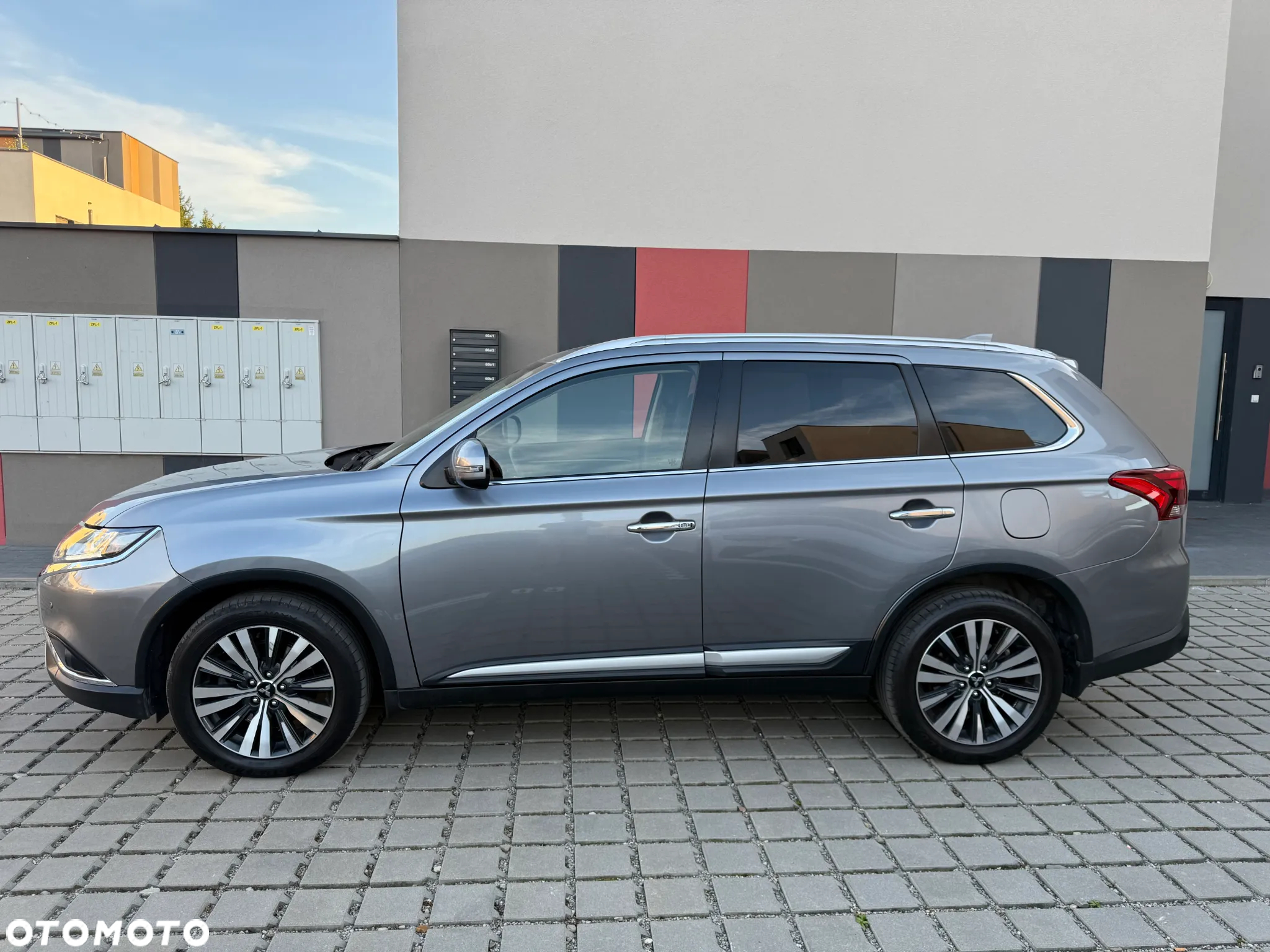 Mitsubishi Outlander 2.0 Intense Comfort 4WD CVT - 3