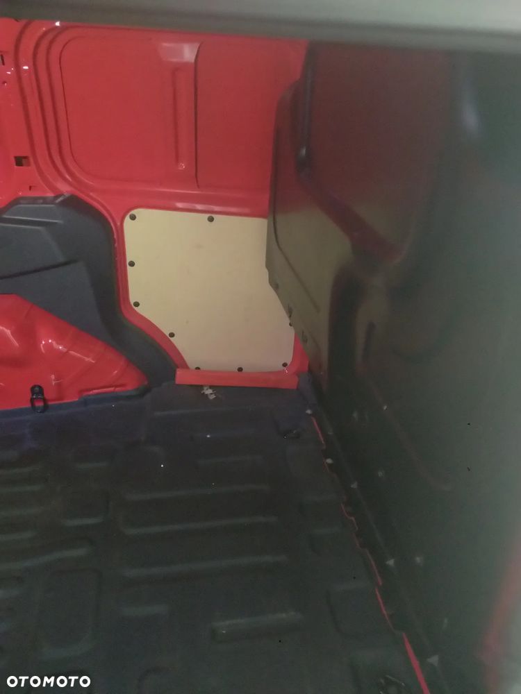 Ford Transit Courier - 9