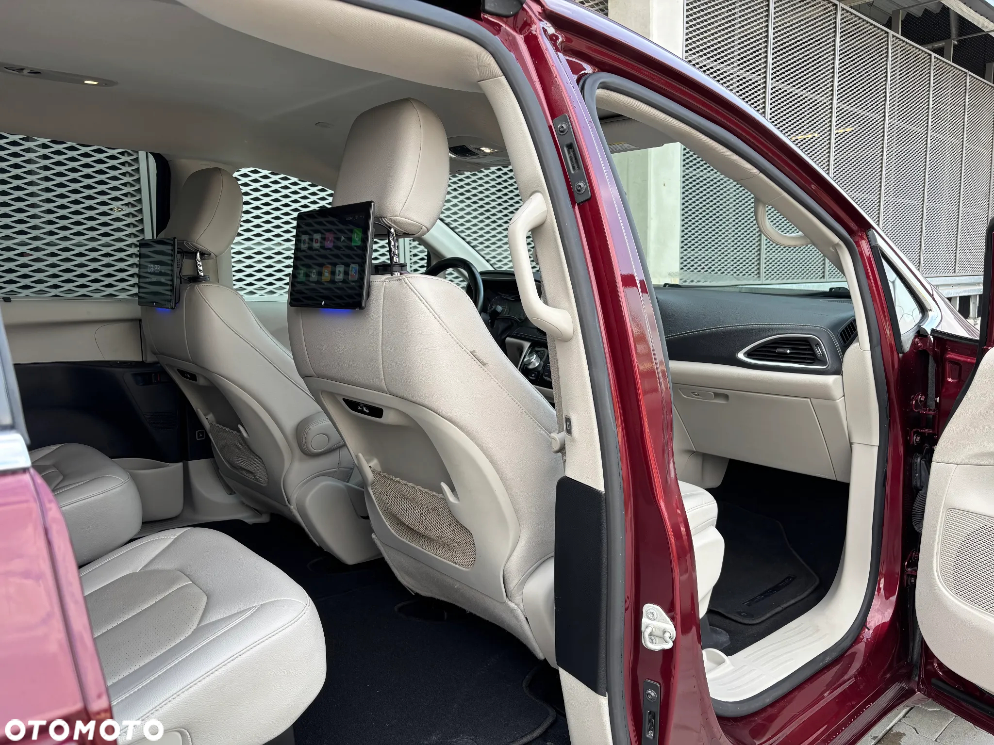 Chrysler Pacifica - 13
