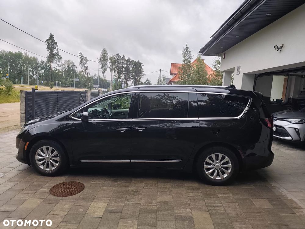 Chrysler Pacifica - 12