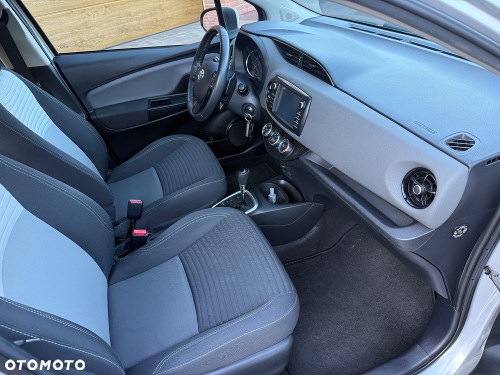 Toyota Yaris 1.5 Premium CVT - 12