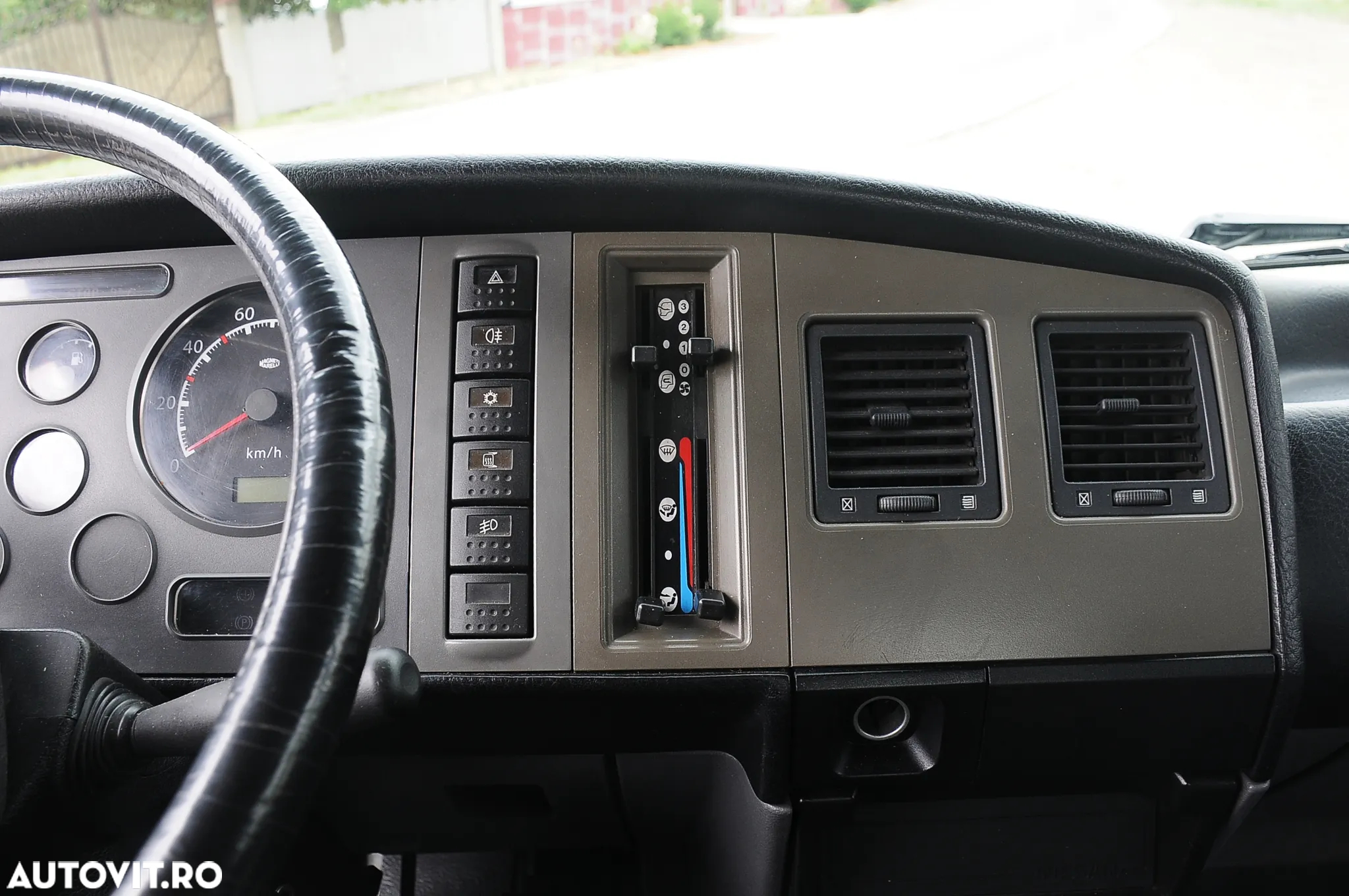 Nissan Atleon - 10